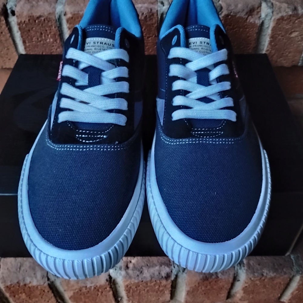 Men's Levi’s Strauss San Francisco Lace-up Sneakers (REFURBISHED)Size 10.5